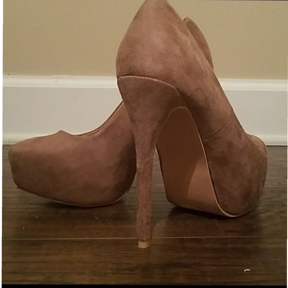 Last 7  High Heels Taupe 🚨 price is firm🚨 - Picture 3 of 8